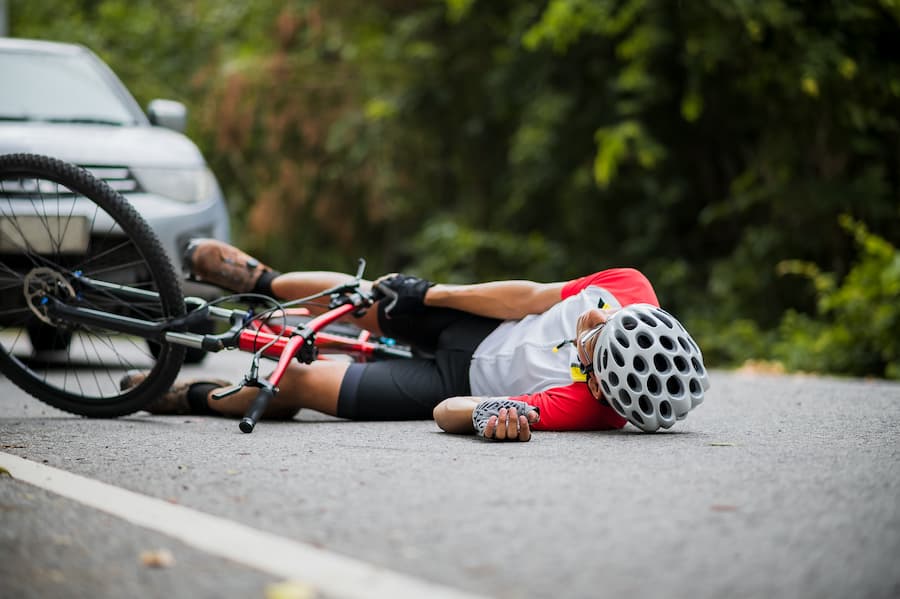 Cyclist injured on road